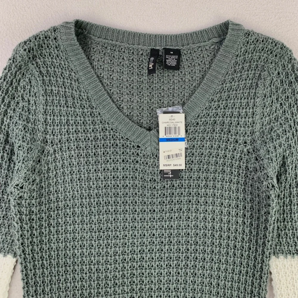 Ultra Flirt Sweater Womens M Green NWT Long Sleeve‎ Striped Preppy V-Neck